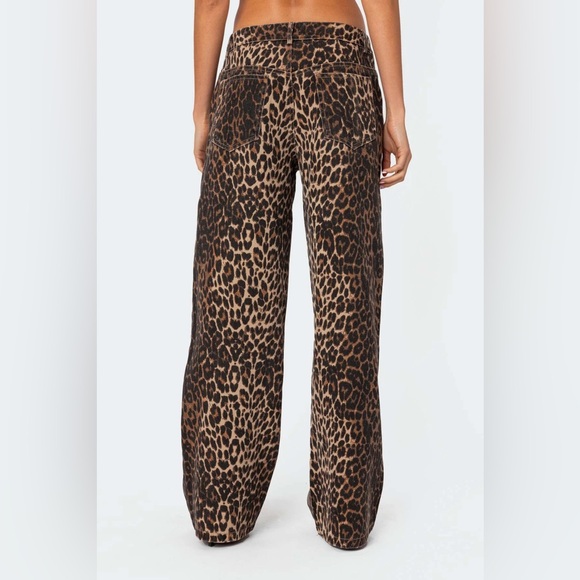 Edikted Low Rise Leopard Jeans - Picture 5 of 6